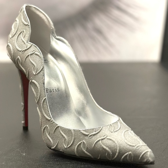 🌺 Authentic CHRISTIAN LOUBOUTIN 👠🌺Hot Chick Logo Silver Pumps  Size 7.5 - Picture 4 of 13
